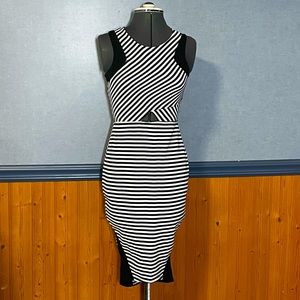 🔥3 for $15 Sale-EUC- Striped bodycon dress with mesh trim